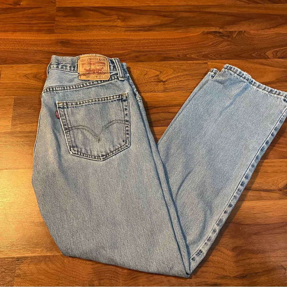 Levi's Classic Light Blue Straight Jeans - Picture 7 of 7